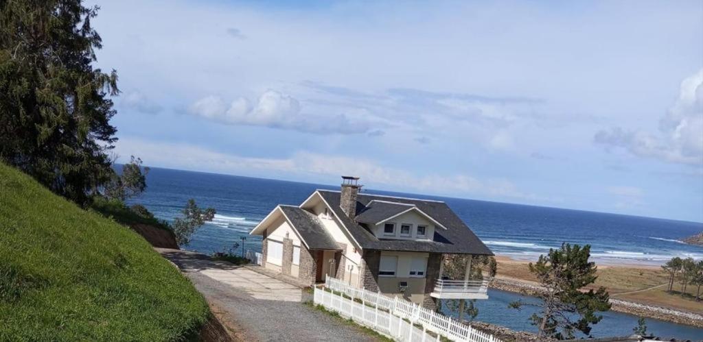 וילאביצ'יוסה La Villa De Maria I Playa Beach El Puntal Asturias מראה חיצוני תמונה